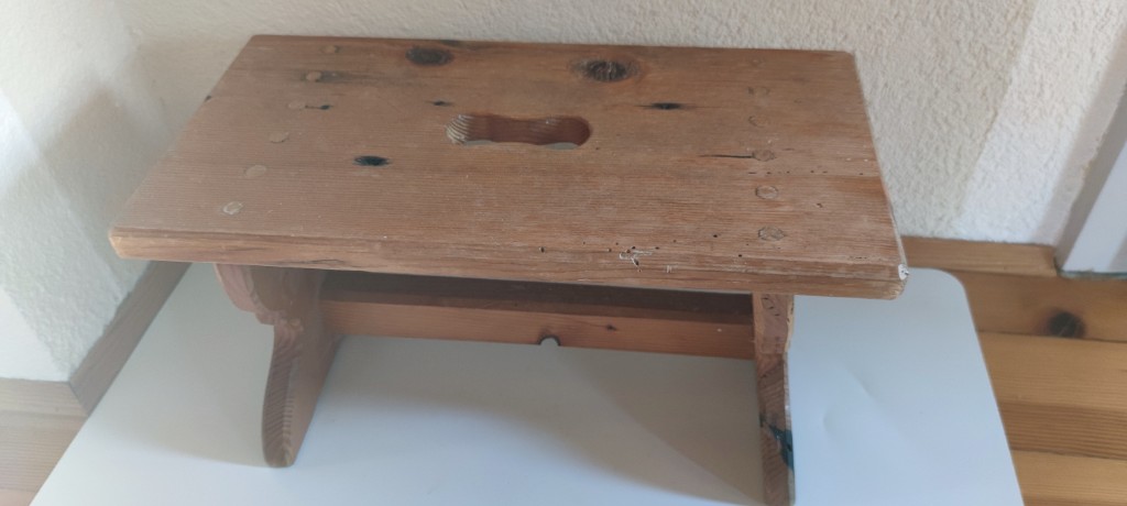 Drewniany taboret